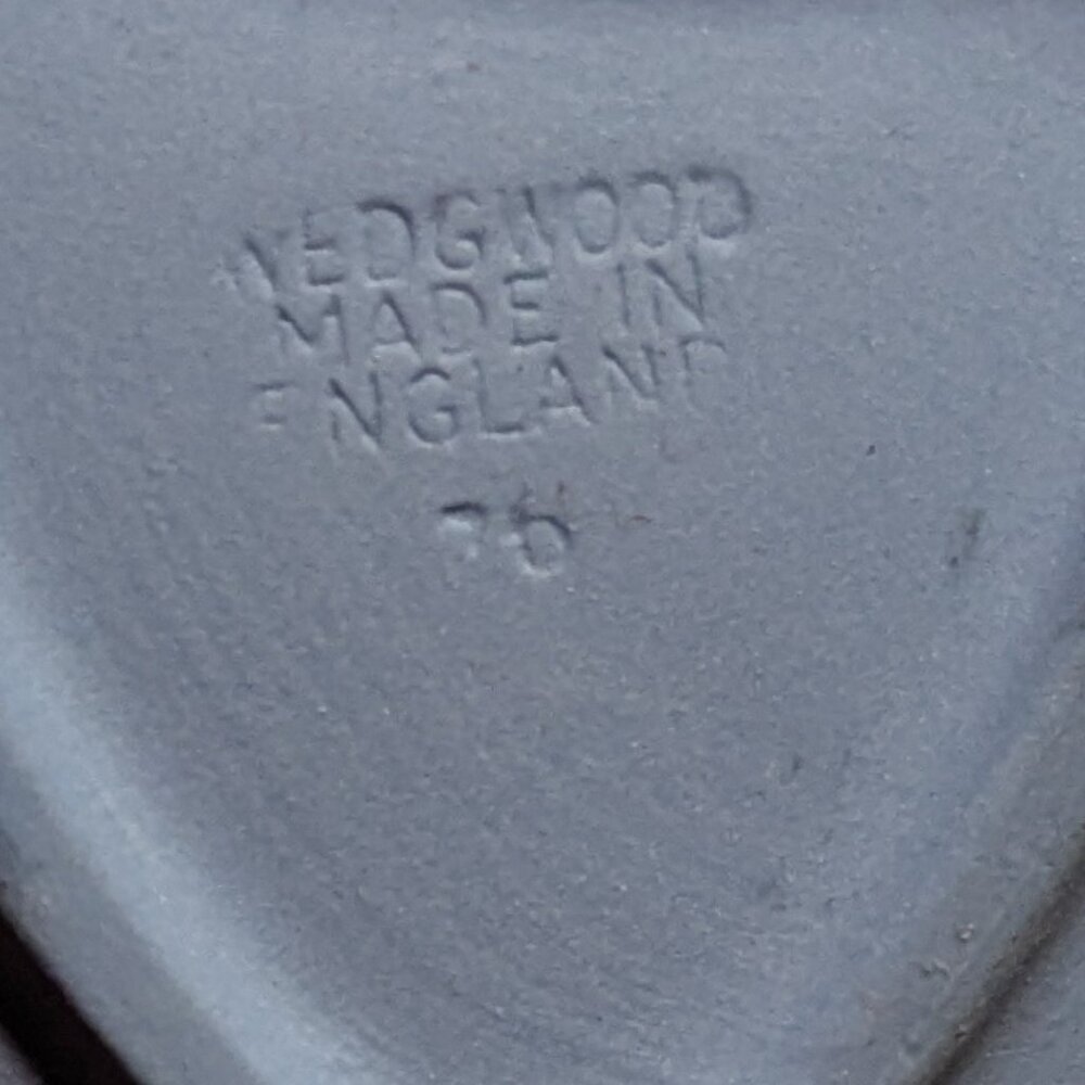 Wedgwood Jasperware Blue Heart Dish The Procession Relief - Picture 4 of 5